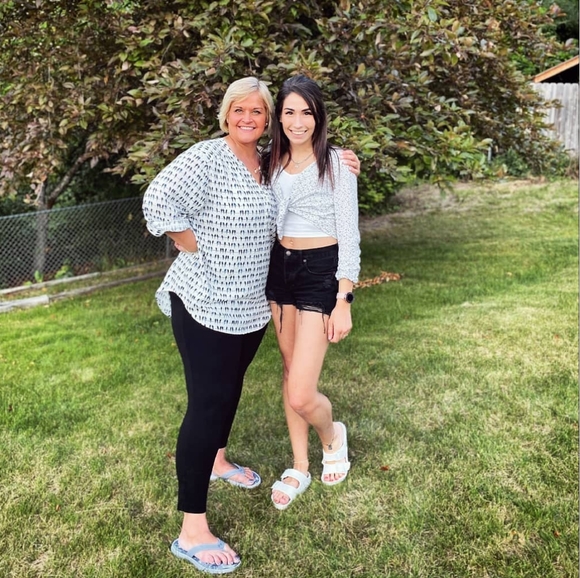 Meet your Posher, Ali - Picture 3 of 6